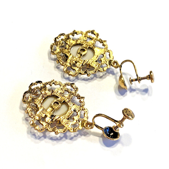 Vintage Screwback Earrings Ornate Goldtone Dangle Painted Porcelain Rose Centers - Picture 7 of 7